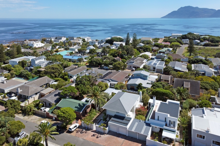 To Let 5 Bedroom Property for Rent in Kommetjie Western Cape